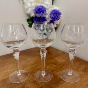 Vintage Etched Floral Crystal Wine Glasses – Clear Stemware with Elegant Twisted